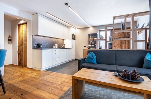 St. Valentin auf der Haide Ski Chalet | Modern Holiday Apartment Chalet Ortles with Mountain View and Wi-Fi