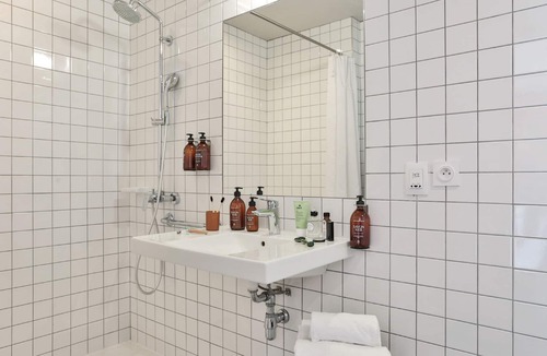 Les Puces de Saint-Ouen Hotel | Mob Hotel Paris les Puces