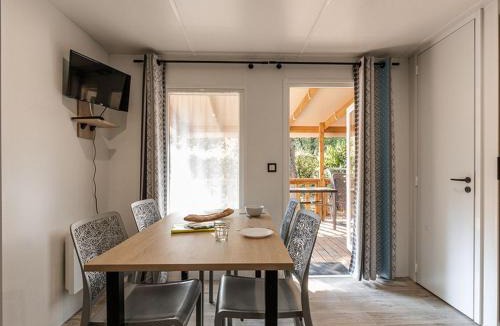 Concourson-sur-Layon Other | Mobil-home accueillant animaux - 8 pers. - API-1-52-2431