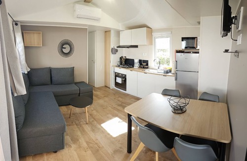 Condrieu House | Mobil Home Dans un Camping 4 Étoiles, au Porte du Mont Pilat alt 1400m