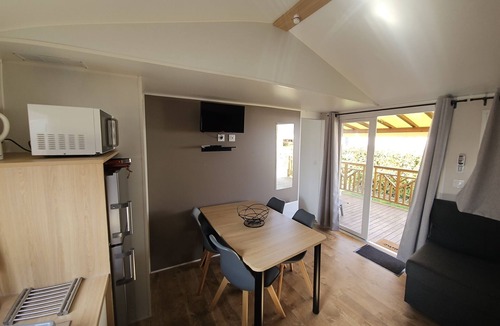 Condrieu House | Mobil Home Dans un Camping 4 Étoiles, au Porte du Mont Pilat alt 1400m