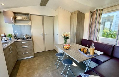 Petit-Palais-et-Cornemps House | Mobile Home for 8 with Terrace in Petit-Palais-et-Cornemps