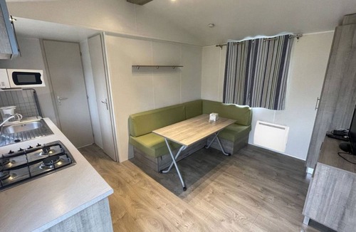 Petit-Palais-et-Cornemps House | Mobile Home with Terrace, 3 Rooms for 6 People