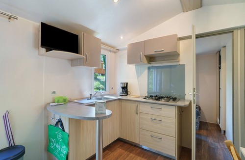 Saint-Martial-de-Nabirat House | Mobile Home for 4 with Shared Pool, Wi-Fi, Air Conditioning – Périgord Noir