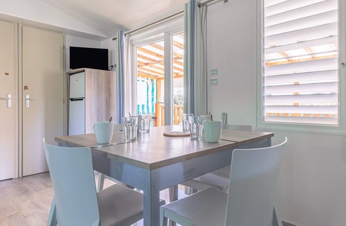 Saint-Georges-d'Oleron House | Mobile Home on Oléron in 5-Star Campsite with Shared Pool