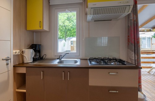 Lavilledieu RV Rental | Mobile Home 'A - 1-4 Pers' with Shared Pool, Private Terrace and Shared Garden