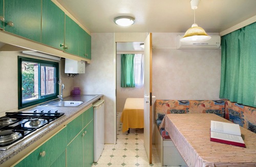 Piamboschi House | Mobile Home "Casa Mobile Lux La Pineta 21" with Shared Pool, Private Terrace & Wi-Fi