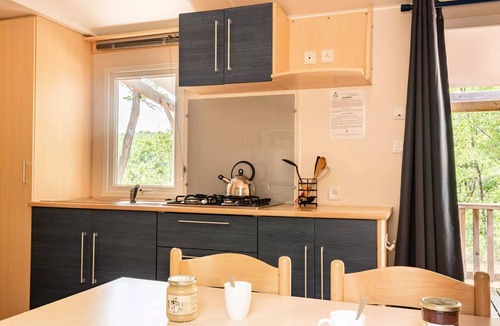 Eclassan House | Mobile-home Confort Titania - 2 bedrooms, 25 m² + 10m² covered terrace 6 people