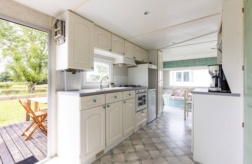 Queyrac RV Rental | Mobile Home for 3 People at Lake Isachris – Hiking and Relaxation in the Médoc