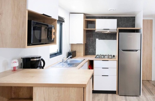 Bretagne-d'Armagnac RV Rental | Mobile Home 'Mobilhome Confort 4 Personnes 63' with Private Terrace, Private Garden and Wi-Fi