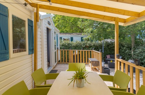 La Roque-d'Antheron House | Mobile Home 'La Roque 139' with shared swimming pool, private terrace and air conditioning