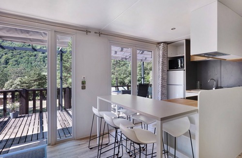 Greffeil House | Mobile Home in a Peaceful Green Setting