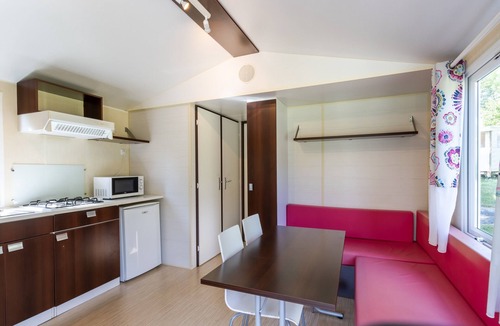 Saint-Pompont House | Mobile Home 'Le Panoramique' with Shared Pool, Private Terrace and Wi-Fi