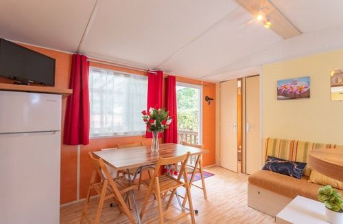 Ascarat House | Mobile Home 'Mobile-home Camping De La Truite' with Mountain View, Private Terrace and Wi-Fi