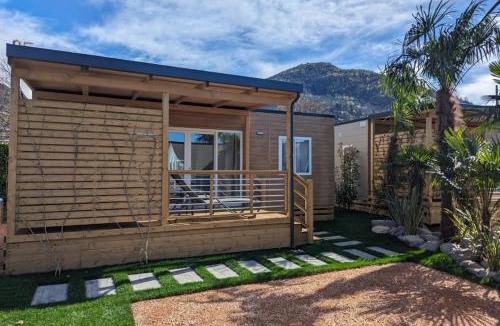 Maccagno Ski Chalet | Mobile Home on Lago Maggiore - Direct Beach Access M3