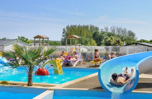 Brem Sur Mer House | Mobile home pet friendly - 6 guests