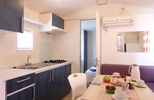 Reschigliano House | Mobile home with air conditioning, terrace, and pool
