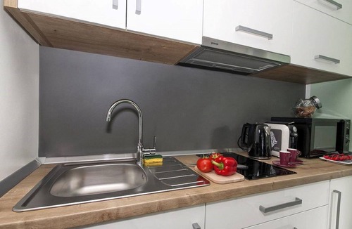 Drage House | Mobile home with private covered terrace