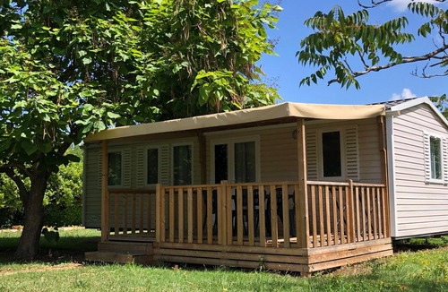 Saint-Boil House | Mobile Home with Terrace in Saint-Boil for 6 People