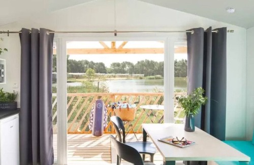 Sandrans House | Mobile Home with Terrace, Sleeps 4, 2 Bedrooms