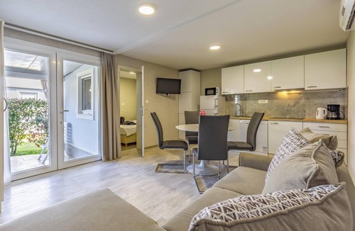 Banjole House | Mobile Homes with Shared Pool Rocco 2