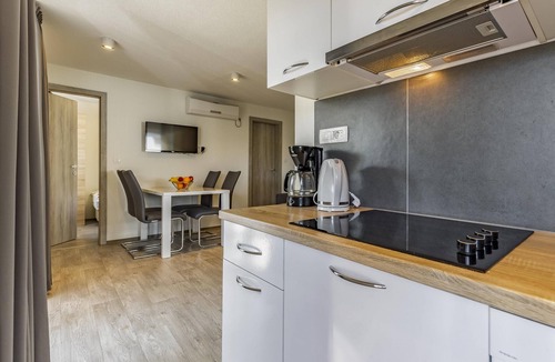 Banjole House | Mobile Homes with Shared Pool Rocco 2