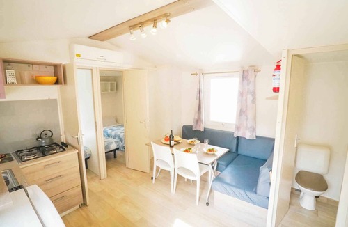 Castelletto Sopra Ticino House | Mobile home with air conditioning, terrace and pool