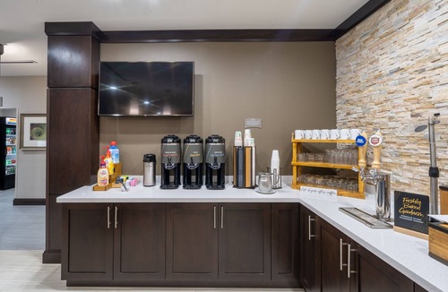 Baytown Apartment | Mobility Accessible Studio Suite w/Free Breakfast