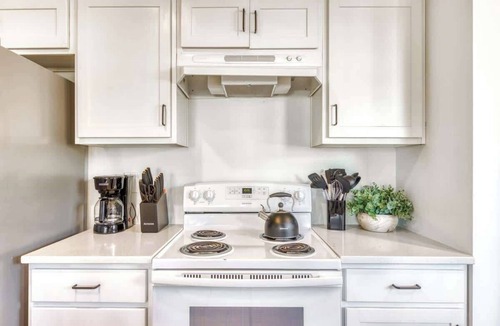 Arbor Lodge House | Mocks Crest Oasis- 5BD/2BA- Arbor Lodge Getaway