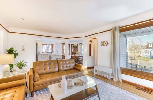 Arbor Lodge House | Mocks Crest Oasis- 5BD/2BA- Arbor Lodge Getaway