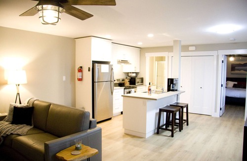 North Cowichan Apartment | Modern Mt Tzouhalem Suite with Panoramic Views