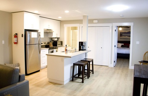 North Cowichan Apartment | Modern Mt Tzouhalem Suite with Panoramic Views