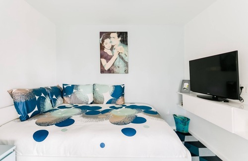 Silver Lake House | Mod Pop-Art Pad in Silver Lake, Balcony with Park View