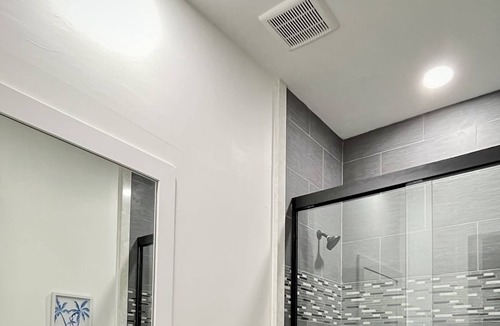 Harris House | Mod Vacation Home!