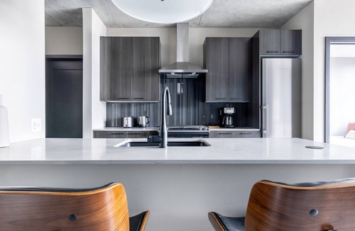 West Loop Apartment | Mod West Loop 1BR w/Pool, Gym, nr. Fulton Market & L, by Blueground