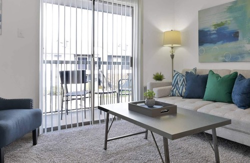 Webster Apartment | Model Unit|Luxury Near Nasa & I-45|Balcony|Communal Pool|Laundry Onsite|Fitness CenterlFree Wifi