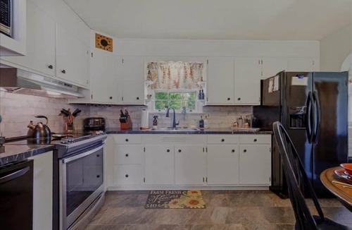 Pottstown House | Moder 1-StoryGem, Yard, Pet, & Peace