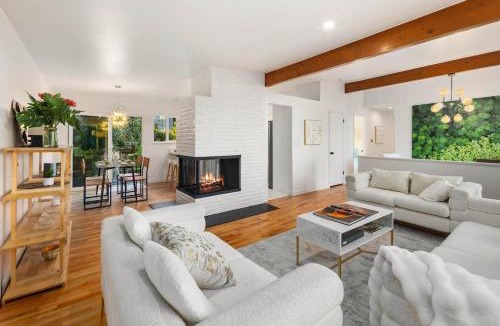 SeaTac House | Moder charmer 4 BR 3 BA 12 Miles to Seattle, 3 miles to Airport near the mall