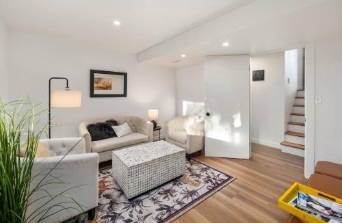 SeaTac House | Moder charmer 4 BR 3 BA 12 Miles to Seattle, 3 miles to Airport near the mall