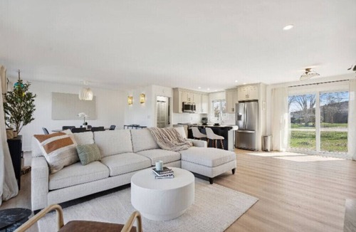 White Lake House | Modern Lakefront Luxury - Entire 3 bed, 1.5 bath ranch near hospitals