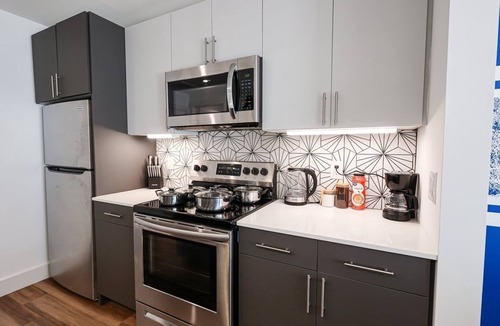 Brewerytown Apartment | Modern*1*Bdrm Apt WiFi+Gym+Washer.