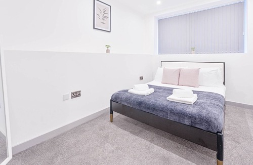 Wolverhampton Apartment | Modern 1 Bed Apartment in Central Wolverhampton