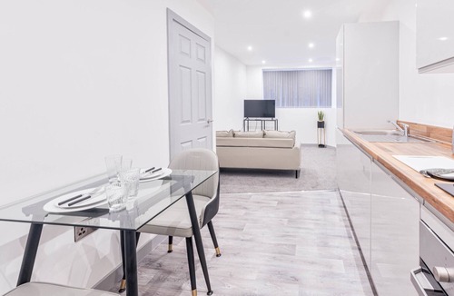 Wolverhampton Apartment | Modern 1 Bed Apartment in Central Wolverhampton