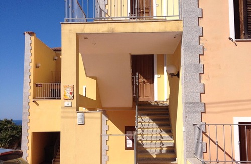 La Muddizza Apartment | Modern 1 bed apartment sleep 3 sea view only 700mt from sea