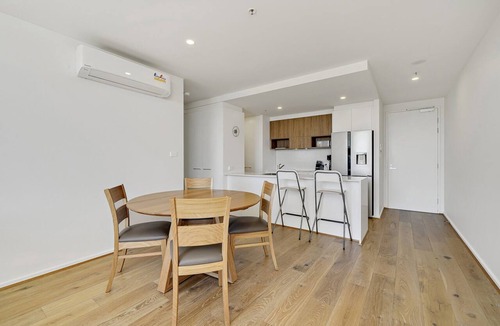Phillip Apartment | Modern 1-Bed Apartment With Parking