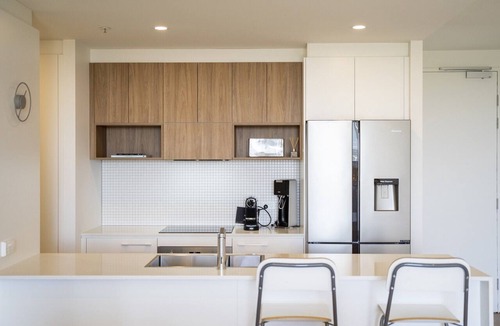 Phillip Apartment | Modern 1-Bed Apartment With Parking