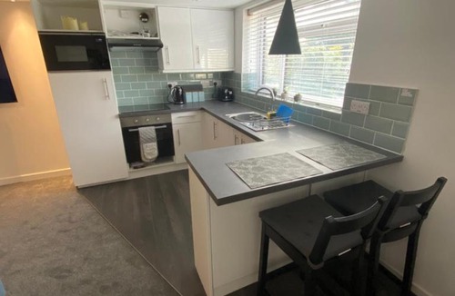 Upton Cheyney Apartment | modern 1 bed apartment with car parking