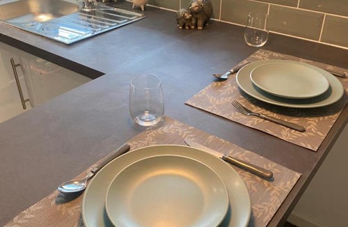 Upton Cheyney Apartment | modern 1 bed apartment with car parking