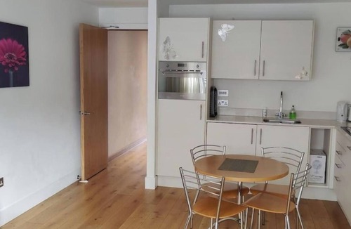 Tollcross Apartment | Modern 1 Bed Flat Central Edinburgh Near Haymarket
