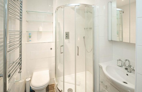St. Pancras Apartment | Modern 1-Bed Flat in Central Bloomsbury